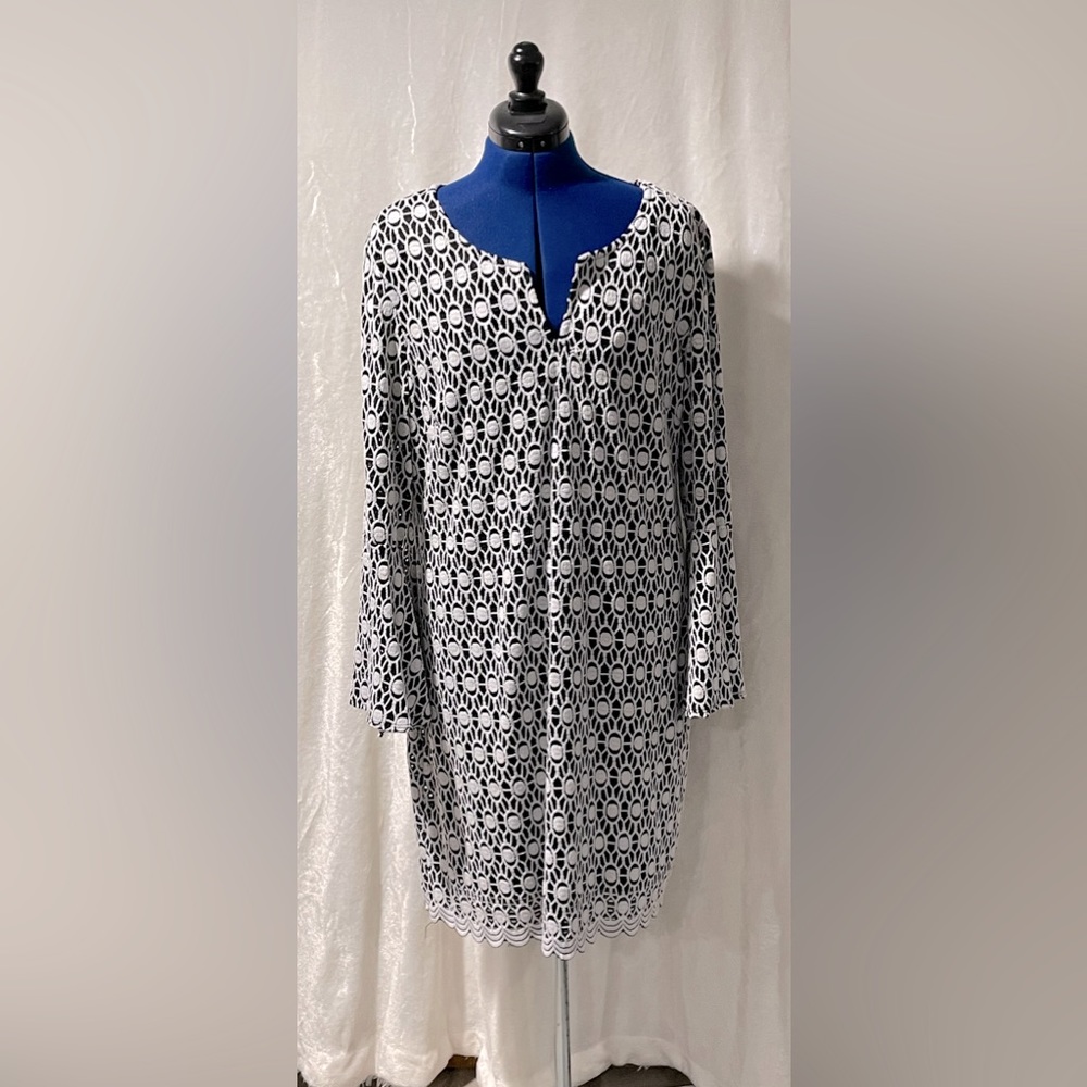 Brand: ROZ & ALI
Size: XL
Color: Black/white